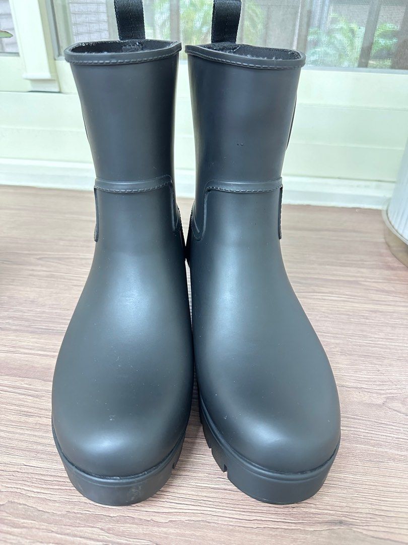 TROY BURCH 黑色短雨靴, 她的時尚, 鞋類, 女靴在旋轉拍賣