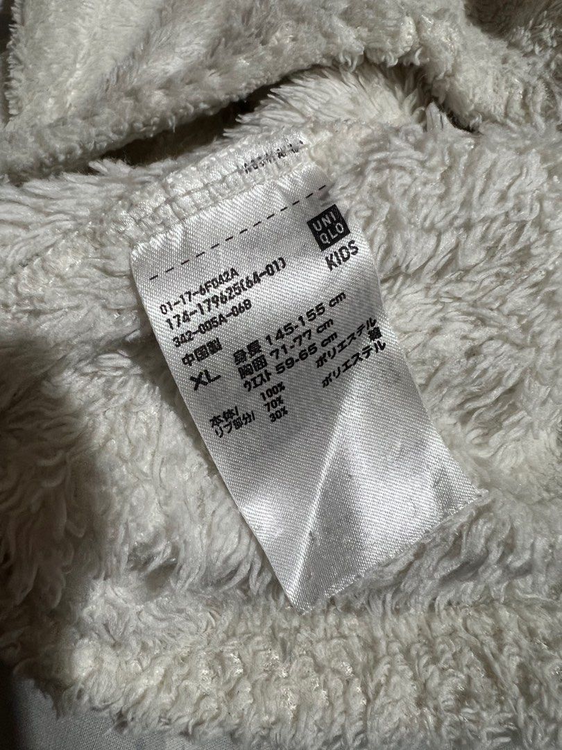 Uniqlo white fur sweater (Category: Longsleeves) located in Baguio. Submitted by zmndpt (Listing ID 1327171105, Image 3). Description: - can fit xs-s rfs: decluttering mop: gcash, maya, bank transfer mod: j&t.