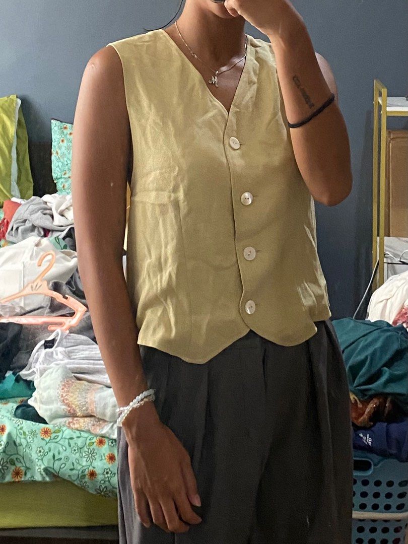Vest Top (Category: Others Tops) located in Cainta. Submitted by powerpuffpuff2 (Listing ID 1327068203, Image 3). Description: Very nice to pair it with inner :).