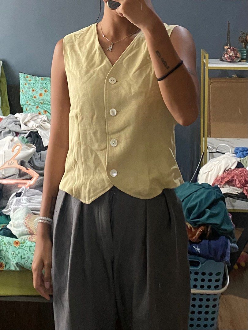 Vest Top (Category: Others Tops) located in Cainta. Submitted by powerpuffpuff2 (Listing ID 1327068203, Image 2). Description: Very nice to pair it with inner :).