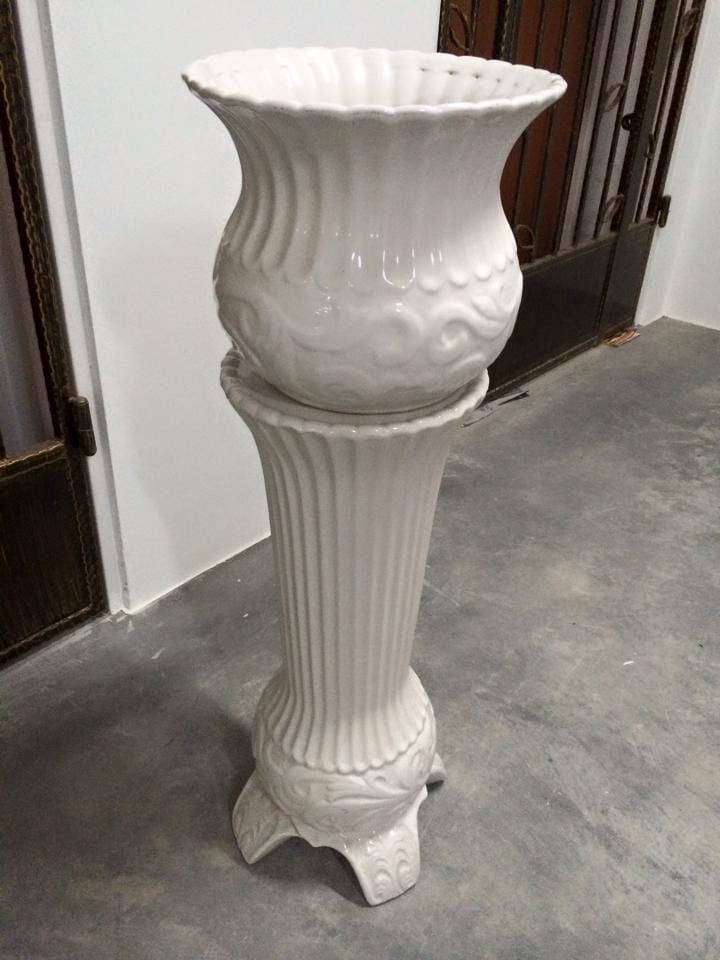 Victorian English vase display stand (Category: Vases & Decorative Bowls) located in Singapore. Submitted by mermaid84 (Listing ID 1327097179, Image 2). Description: Been displayed at home Clearing space Comes as it is, with the green grass ball Self collect only, Fernvale link at night .
