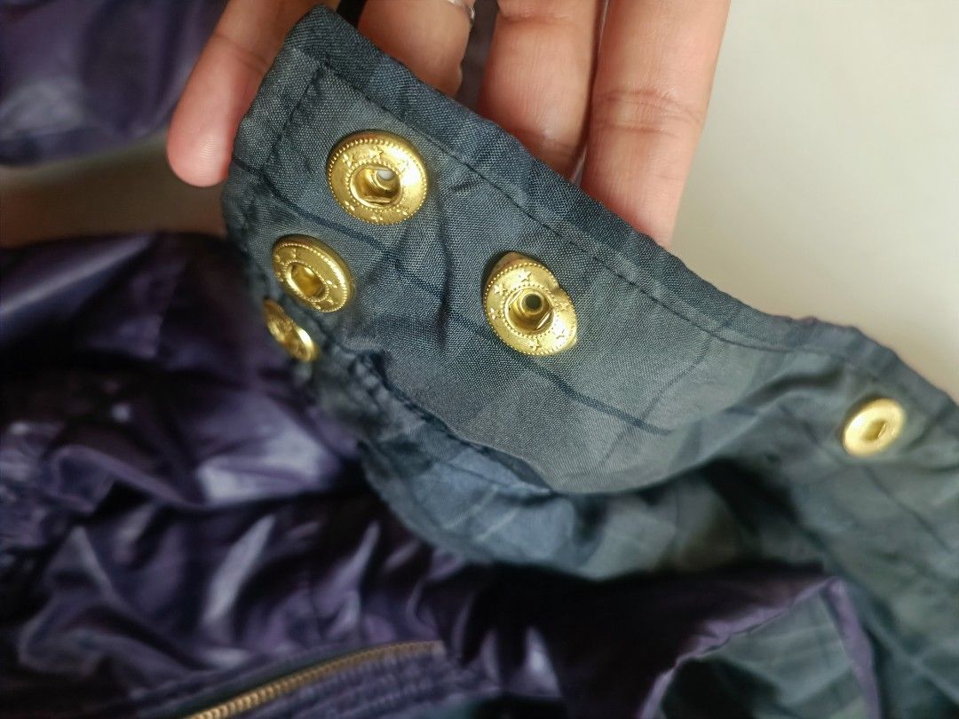 Winter jacket (Category: Coats, Jackets and Outerwear) located in Muar. Submitted by Ana_admiroy (Listing ID 1327145278, Image 3). Description: .