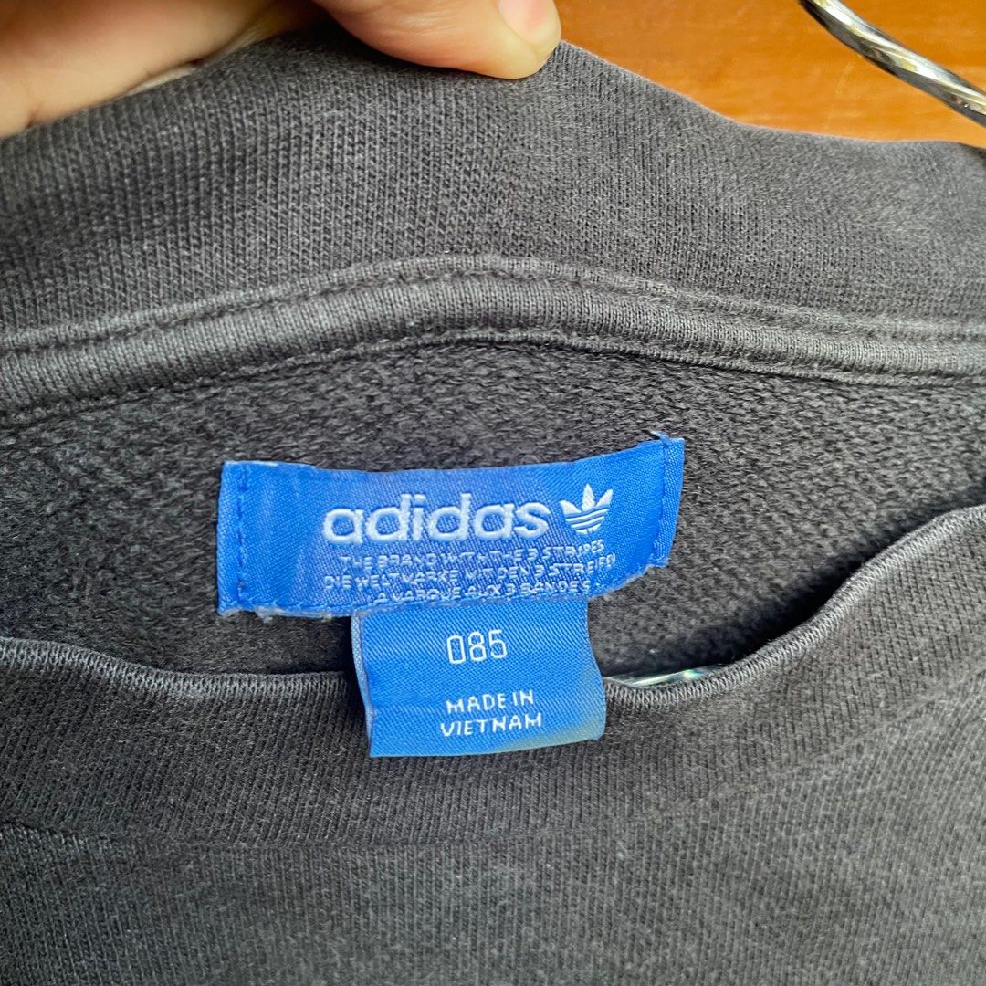 Adidas Sweater (Category: Coats, Jackets and Outerwear) located in Quezon City. Submitted by quackstack (Listing ID 1327272873, Image 2). Description: .