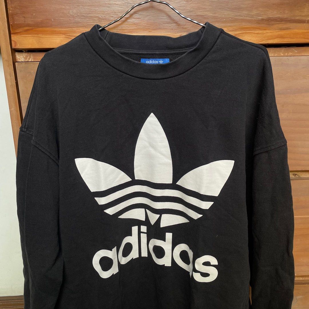 Adidas Sweater (Category: Coats, Jackets and Outerwear) located in Quezon City. Submitted by quackstack (Listing ID 1327272873, Image 1). Description: .