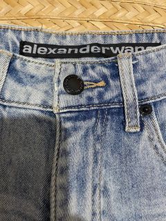 (Category: ) located in . Submitted by aikaapparel (Listing ID 1327356483, Image 1). Description: .