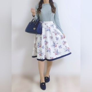 🆕Allamanda Flower Print Japanese Style Two-Tone Elegant Pattern Color Block Black and White Refined Japanese Brand Pattern Subtle Pattern Skirt with Drape Black Trim Flared Ladylike A-Line Midi Skirt skirt64224722132866110