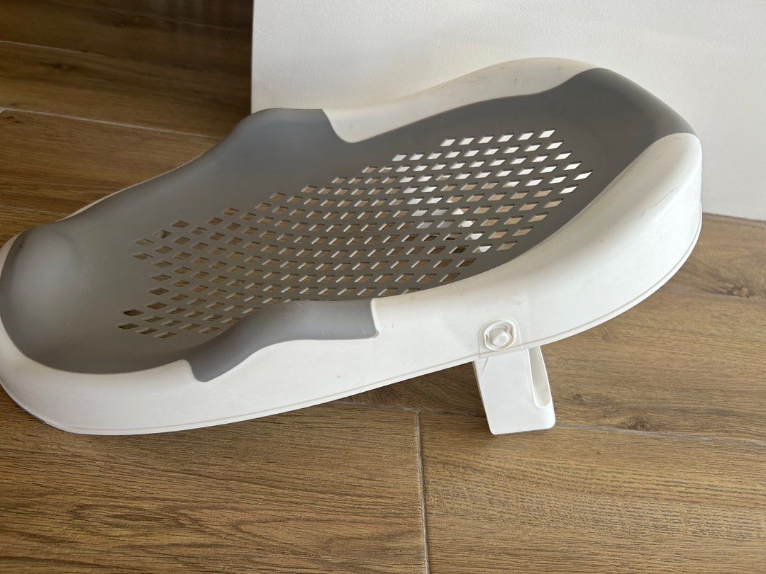 Baby Bath Support (Category: Bathtub & Bath Accessories) located in Binan City. Submitted by carol2829 (Listing ID 1327216676, Image 3). Description: Olive & Cloud Infant Bath Support with anti-skid stopper to prevent your baby from slipping even while elevated. slightly used and foldable Just need some wiping as it is in the storage..