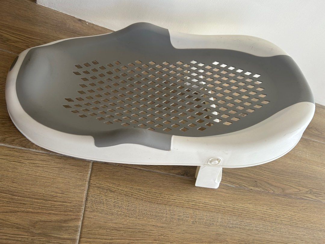 Baby Bath Support (Category: Bathtub & Bath Accessories) located in Binan City. Submitted by carol2829 (Listing ID 1327216676, Image 2). Description: Olive & Cloud Infant Bath Support with anti-skid stopper to prevent your baby from slipping even while elevated. slightly used and foldable Just need some wiping as it is in the storage..