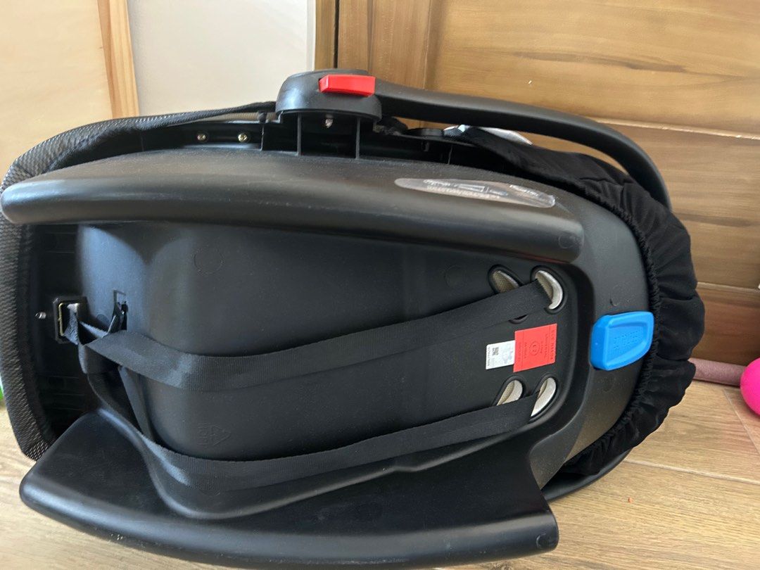 Baby Car Seat (Category: Car Seats) located in Binan City. Submitted by carol2829 (Listing ID 1327234325, Image 3). Description: Bought in Landmark for 3k and selling half the price. It is slightly used and with infant seat..