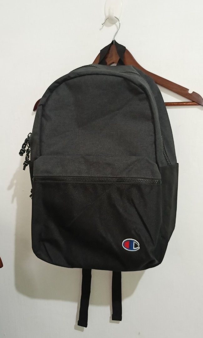 Back pack (Category: Backpacks) located in Bacolod City. Submitted by arvene_jan (Listing ID 1327239597, Image 2). Description: Champion back pack with laptop compartment Good as new Excellent condition 16" width 20" length No issues! Message me 📩.