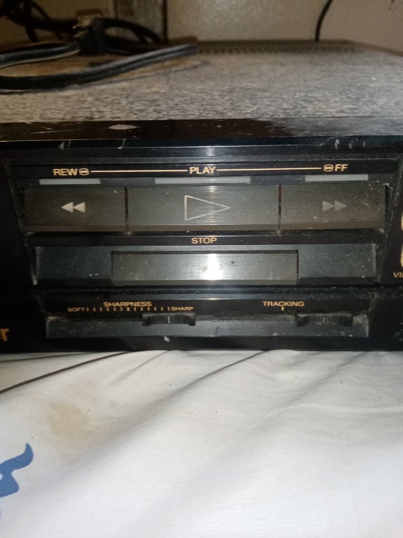 Betamax sony video player (Category: Other Home Furniture) located in Davao. Submitted by Ysang40 (Listing ID 1327257720, Image 3). Description: As is po ito, kayo na po magpaayos, di na umaandar,.