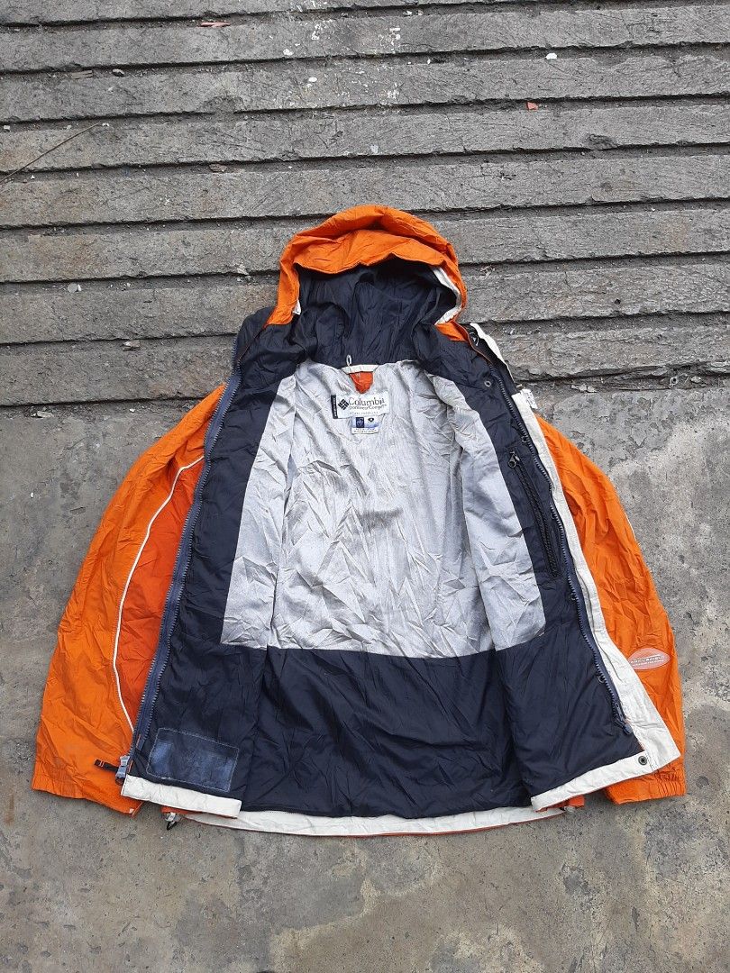 COLUMBIA RAIN JACKET OMNI-SHIELD (Category: Coats, Jackets and Outerwear) located in Cebu City. Submitted by madjekfinds (Listing ID 1327253283, Image 3). Description: COLUMBIA OMNI-SHIELD RAIN JACKET FOR WOMENS PWEDE RIN FOR MEN EXCELLENT CONDITION HEAVYWEIGHT SIZE MEDUIM W 21.5 L 26-27 priceplus sf MOP: Gcash via jnt COD Maxim cebu WITH VENTILATION (UNDER ARM) USES: HIKING, CAMPS, LONG RIDE AND OTHER OUTDOOR ACTIVITIES..