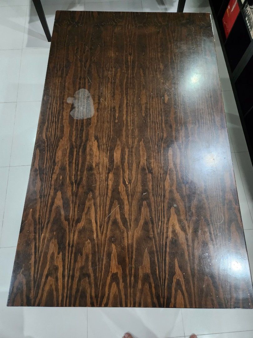 Dining table (Category: Tables & Sets) located in Singapore. Submitted by phiwon (Listing ID 1327328997, Image 2). Description: one corner laminate chipped of. The rest ok. table top got stain mark. see pictures attached. table is very stable. not shaky at all. good size for 4 to 6 ppl.