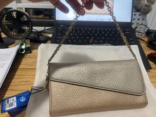(Category: ) located in . Submitted by ade_lux_store (Listing ID 1327377072, Image 1). Description: .