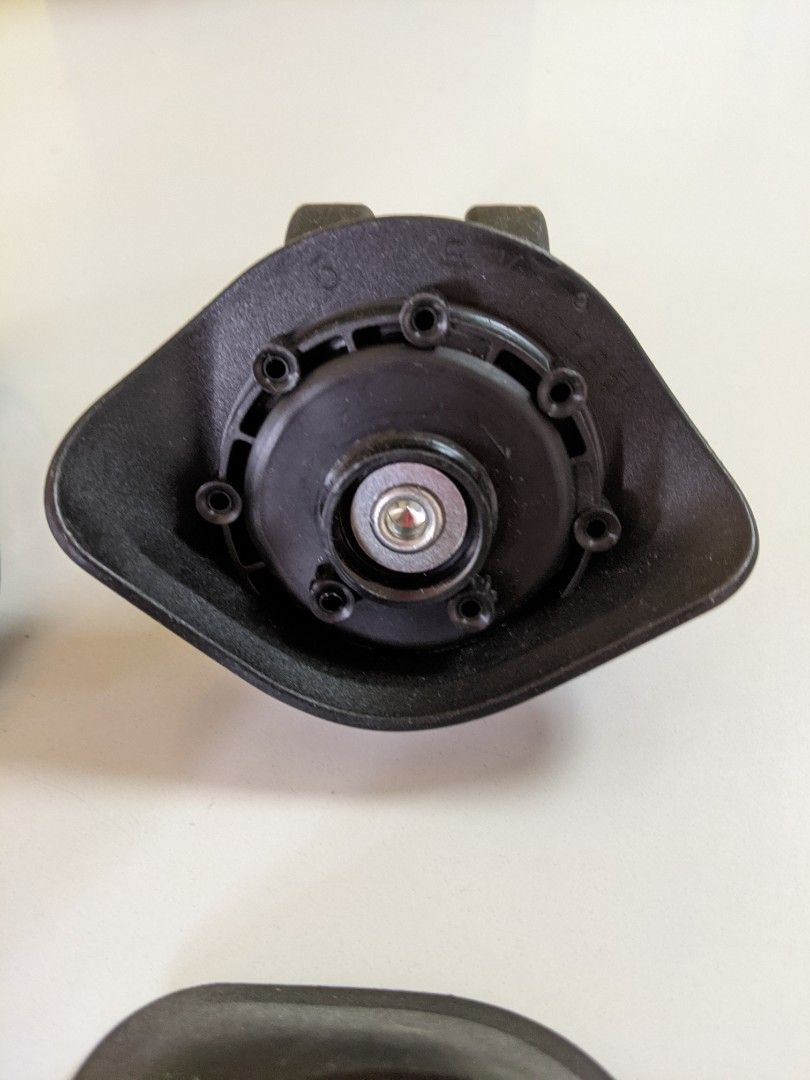 Full set luggage wheels for Delsey cabin size Titanium series 100% NEW A88 black wheels, compatible with SOME Samsonite, Lojel, American Tourister, Hallmark. Photos show exact model, 7 holes, spins freely. Price includes SF LOCKER or POST OFFICE PICKUP （分類：旅遊 - 行李箱）位於 Hong Kong。 由 chenalicehk 提交（商品編號 1327277966，圖片 2）。簡介： In person meetup only at Kwai Fong MTR or Lai King MTR. Use the free SF LOCKER/SHOP delivery for any other locations convenient