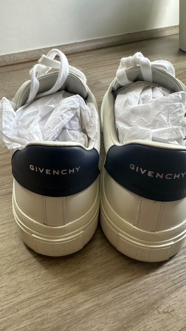 Givenchy City Court Sneaker (Category: Sneakers & Footwear) located in Cebu City. Submitted by richhhhh_ (Listing ID 1327382622, Image 3). Description: Givenchy City Court Sneakers White/Navy 42.