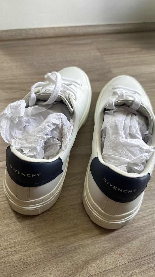 Givenchy City Court Sneaker (Category: Sneakers & Footwear) located in Cebu City. Submitted by richhhhh_ (Listing ID 1327382622, Image 2). Description: Givenchy City Court Sneakers White/Navy 42.