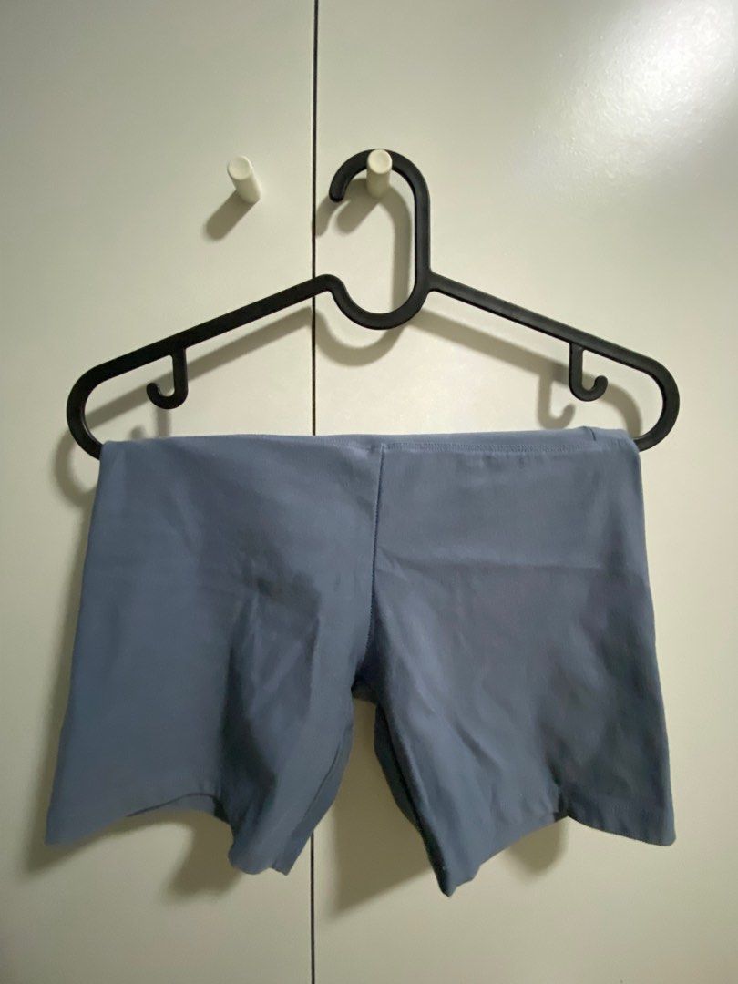 Gym clothes (Top and Bottom), Women's Fashion, Activewear on Carousell