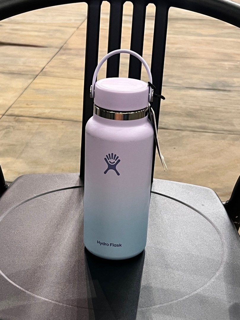 HydroFlask Pastel Blue purple 32 oz AURORA (Category: Water Bottles & Tumblers) located in Mandaluyong City. Submitted by lmsbernad (Listing ID 1327344626, Image 2). Description: brandnew may damage lang SEE DENTS ON PHOTOS No box Can send many photos as you want to check ORIGINAL PRICE: 3190 NO MEETUP ‼️ 💯 Original No return no refund Buy at your own risk 🛵Free delivery around mandaluyong (applicable if hindi tumawad) 📦other type of delivery 