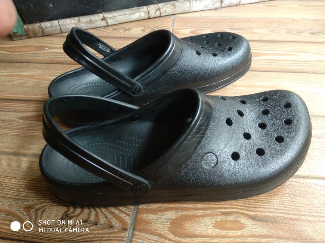 Jual sandal crocs original shop