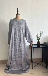 Jubah sequin di tangan ,ropol tepi, Women's Fashion, Muslimah Fashion ...