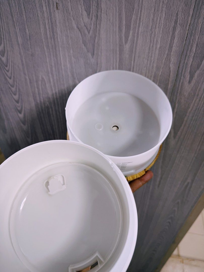 Kirona diffuser (Category: Air Purifiers & Dehumidifiers) located in Singapore. Submitted by joshllll (Listing ID 1327359145, Image 2). Description: Moving out hence selling.