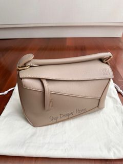 (Category: ) located in . Submitted by shopdesigneritems (Listing ID 1327271682, Image 1). Description: .