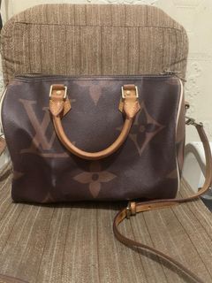 (Category: ) located in . Submitted by chichaiscloset (Listing ID 1327216870, Image 1). Description: .