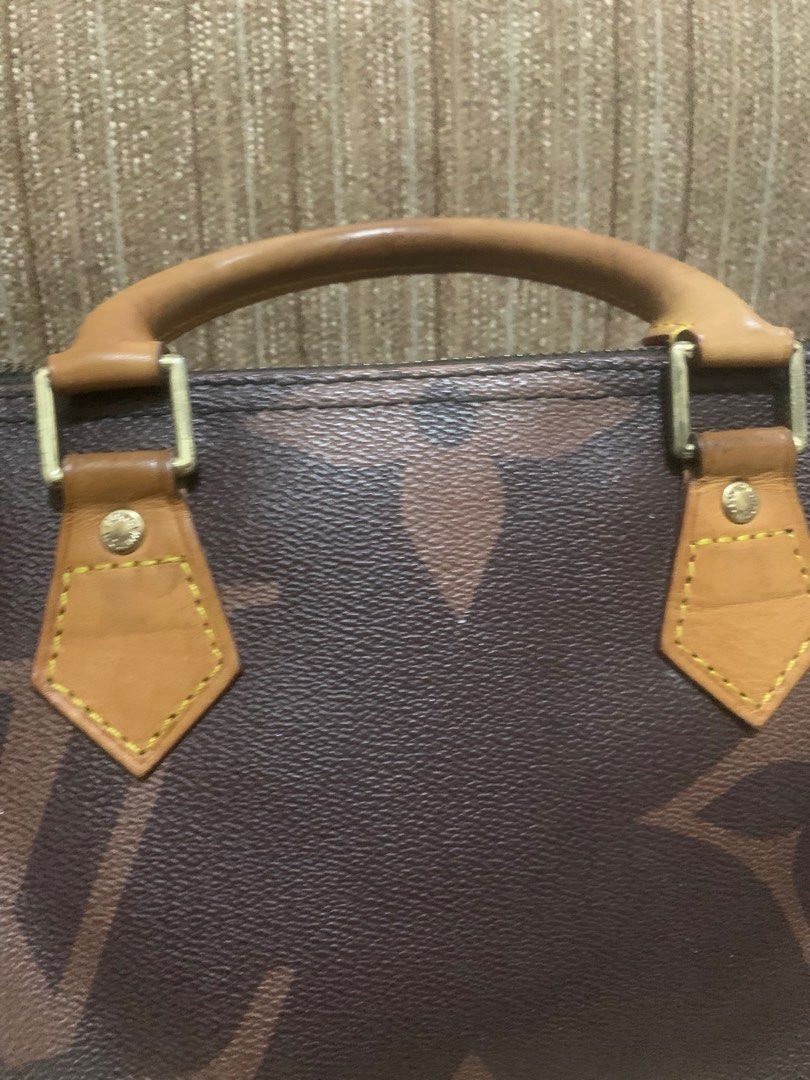 LV speedy 30 (Category: Luxury Bags & Wallets) located in Valenzuela. Submitted by chichaiscloset (Listing ID 1327216870, Image 2). Description: .