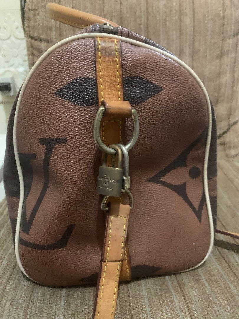 LV speedy 30 (Category: Luxury Bags & Wallets) located in Valenzuela. Submitted by chichaiscloset (Listing ID 1327216870, Image 3). Description: .