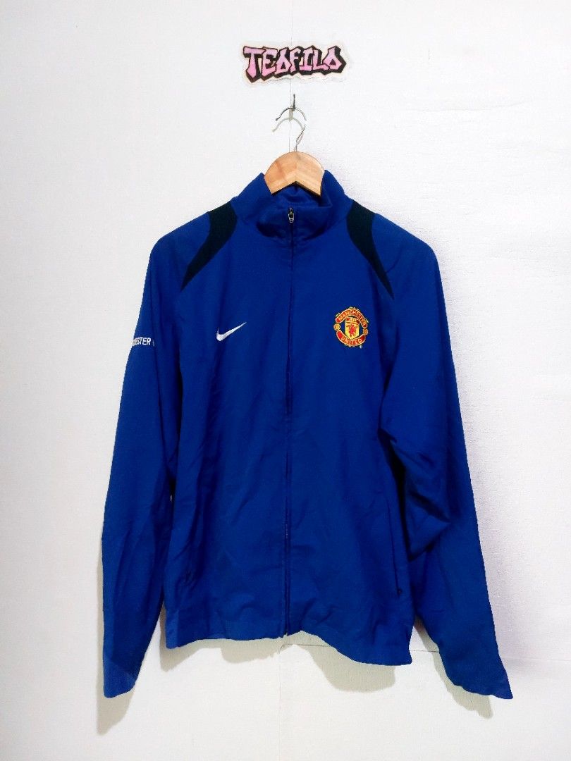 Nike manchester (Category: Coats, Jackets and Outerwear) located in Tagum. Submitted by roxasteofilo (Listing ID 1327241847, Image 1). Description: Nike manchester excellent condition Size Medium tag L27 W21 price 850 free sf.