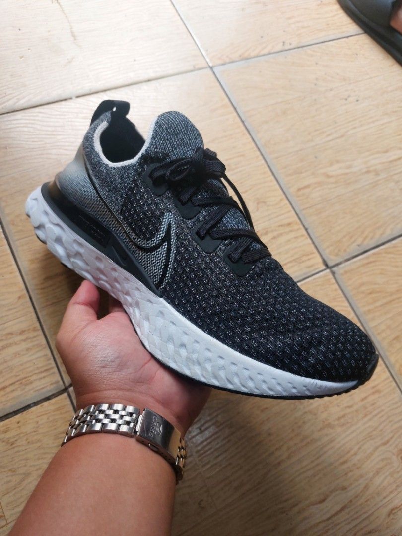 Nike React Infinity Run Flyknit Black/White(28.5 cm) (Category: Sneakers) located in Baguio. Submitted by brand_master (Listing ID 1327363415, Image 1). Description: Authentic Nike React Infinity Run Flyknit Black/White Size 10.5 US/28.5 cm/44.5 Europe Slightly used Thick outsole No sole separation No box In excellent condition.
