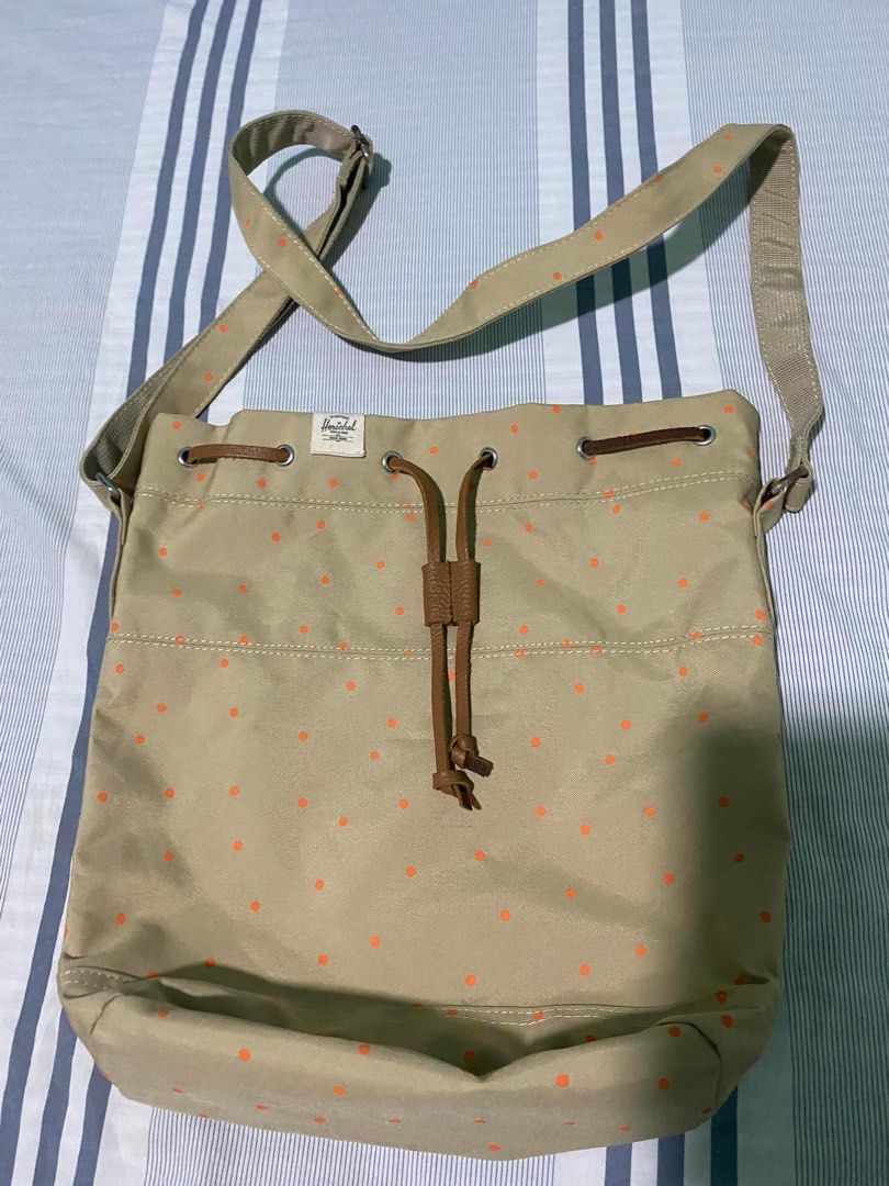 Herschel bucket bag 2025