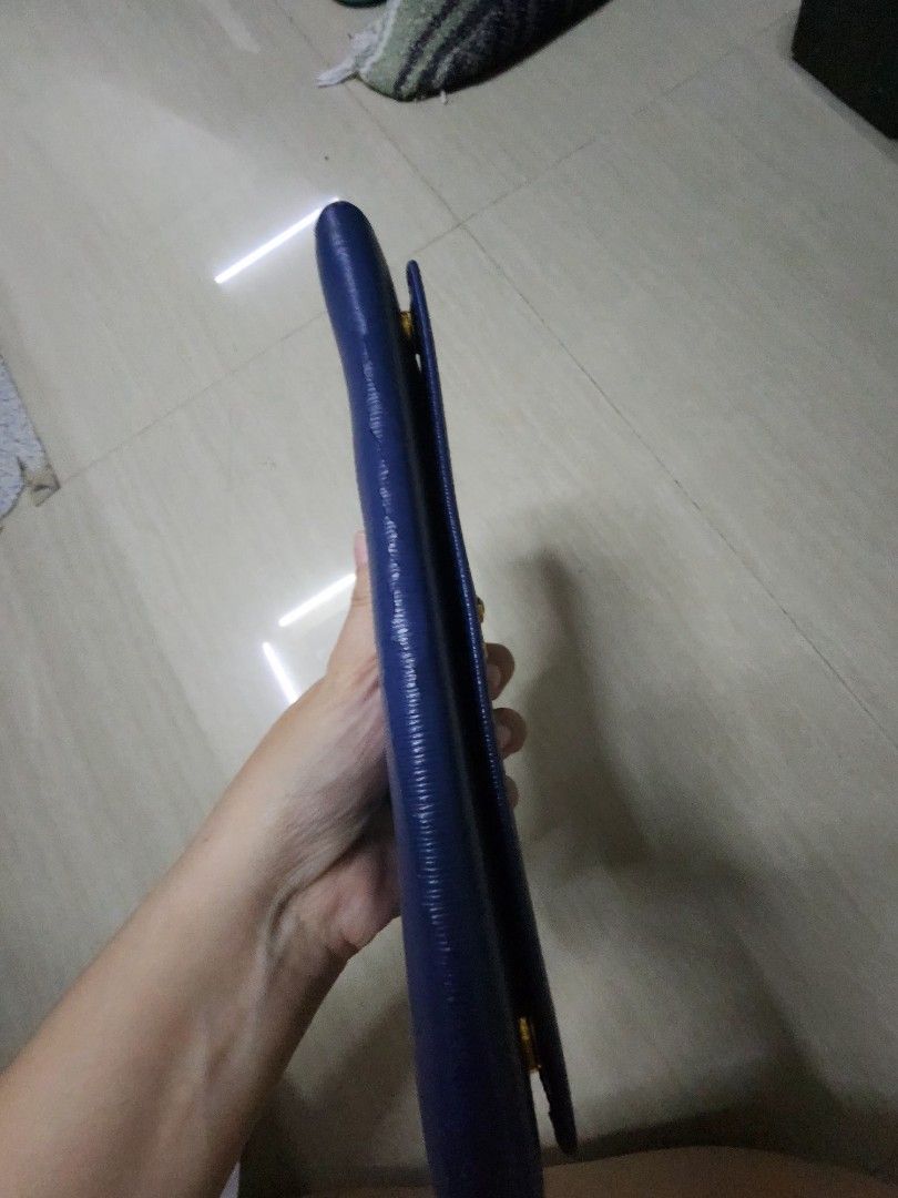 PRADA wallet (Category: Luxury Bags & Wallets) located in Calamba. Submitted by neviross05 (Listing ID 1327272619, Image 3). Description: SELLING LOW📍 Authentic Prada wallet on chain ( wala na pong chain). Makinis pero may bakbak. malinis ang inserts Except: sa outer base, inside flap and minor strippings near the logo. Gcash. J&T, lalamove.