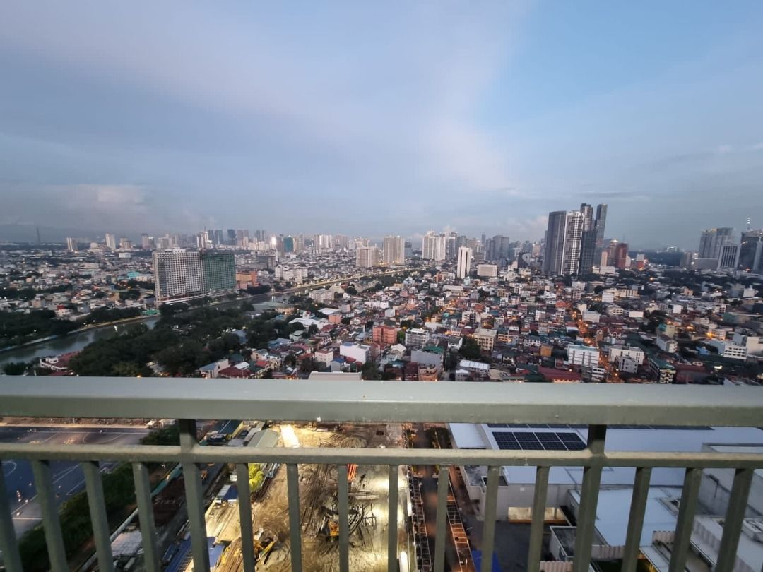 Rush Sale 3BR Solstice Tower Makati (Category: Apartments & Condos) located in Makati City. Submitted by sassapropertiesph (Listing ID 1327247467, Image 2). Description: 📍 Solstice Tower (Tower 1) Makati For Sale - ₱18,900,000 Gross 3BR | 3TB | 1 Parking Size: 109 sqm Fully Furnished Features: • Corner 3BR unit • Facing open views • Maid's room with own T&B • Clean title DM for inquiries and viewing schedule Sassa Sanchez +63905 759 4409 Everbri