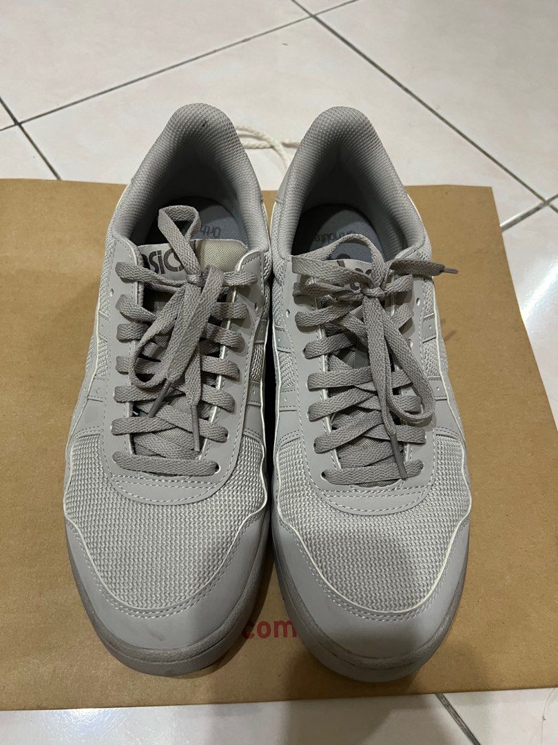 Snickers (Category: Casual shoes) located in Ampang. Submitted by realrizal (Listing ID 1327369944, Image 3). Description: Asics Japan S Color-Oyster Grey Size UK8 Condition - Like New Price - Rm 200 Nego Come with original box/reciept 017-2345400.