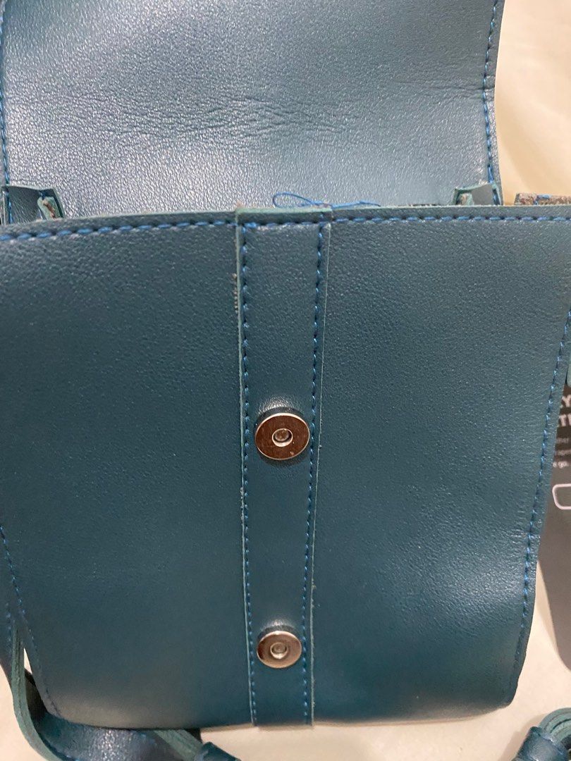 Straightforward Sling Bag | Original | Brandnew (Category: Cross-body Bags) located in Mandaluyong City. Submitted by spotonstyle (Listing ID 1327333816, Image 3). Description: Straightforward Sling Bag Original Brandnew PM 📩.