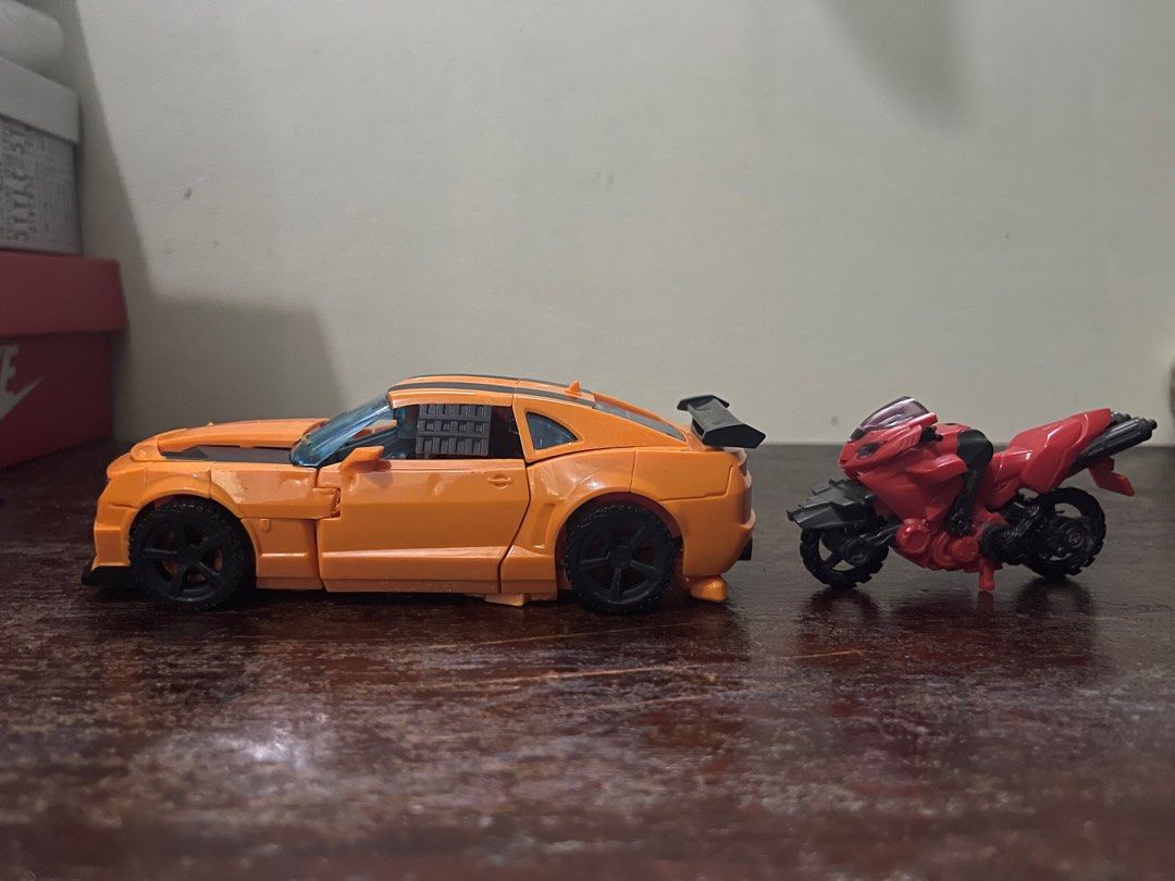 Transformers Human Alliance Arcee and DOTM KO Bumblebee (Category: Figurines & Statues) located in Imus. Submitted by jimirduminding (Listing ID 1327252557, Image 2). Description: KO DOTM Bumblebee- painted wheels Human Alliance Arcee - loose right arm Both no manual and box Mode of Payment - GCash Shipping options - Payment first before delivery, via Lalamove, at buyer’s expense. Location: Imus City, Cavite.