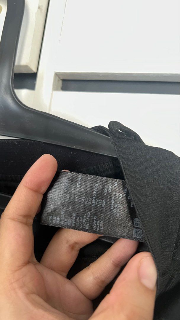 Uniqlo Black Pants (Category: Other Bottoms) located in Quezon City. Submitted by ajmlnd (Listing ID 1327223129, Image 2). Description: Garterized waistband, no buttons, fits Large with huge thighs; fits medium to large.