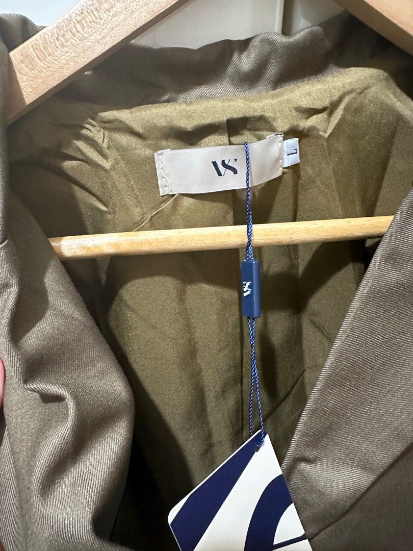 VShop Brand Cropped Coat / Jacket (Category: Coats, Jackets and Outerwear) located in Pasig City. Submitted by tinydonuts (Listing ID 1327362780, Image 2). Description: Unique design made of premium quality With lining With pads Get thisss this is magandaaaa 💯 Pwede sa Medium (will look loose lang but still good) ✨.