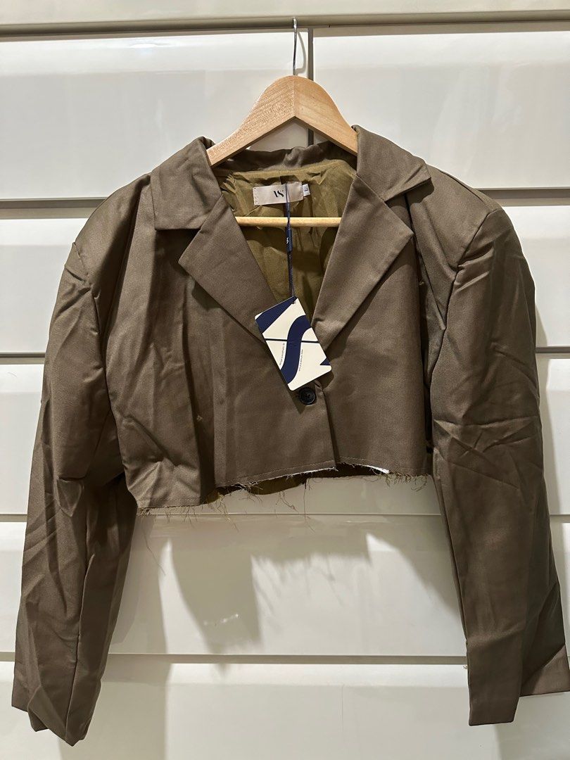 VShop Brand Cropped Coat / Jacket (Category: Coats, Jackets and Outerwear) located in Pasig City. Submitted by tinydonuts (Listing ID 1327362780, Image 1). Description: Unique design made of premium quality With lining With pads Get thisss this is magandaaaa 💯 Pwede sa Medium (will look loose lang but still good) ✨.