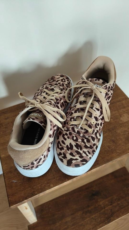 Canvas leopard print shoes top
