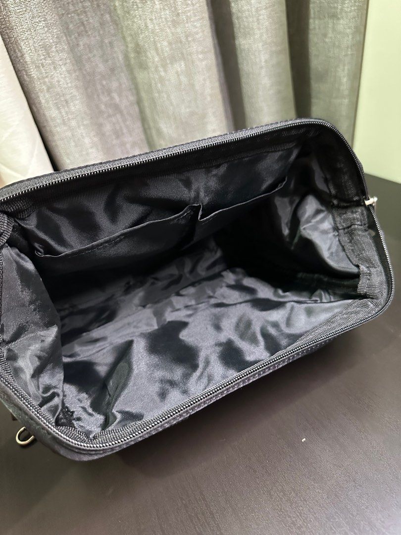 Anello - Sabrina 2way Shoulder Bag (Category: Shoulder Bags) located in Manila. Submitted by nikx2222 (Listing ID 1327543184, Image 3). Description: Anello Sabrina 2way Shoulder Bag ✅ Original ✅ Actual photo posted ‼️ MOP : BDO or COD only.