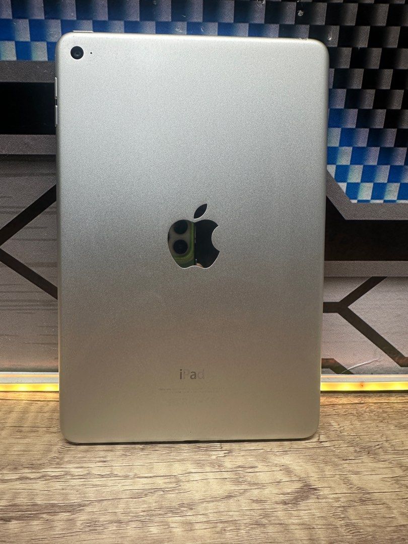Apple iPad mini 4 128GB Wi-Fi上網/銀色//Tab/文書辦公/聽歌睇戲至抵用/齋機/8吋/2048x1536P/齋機/電池健康度：97%/OS：15.8/新淨企理 （分類：平板電腦 - iPad）位於 Hong Kong。 由 kingstarcomputer888 提交（商品編號 1327474480，圖片 2）。簡介： 外觀新淨企理 128G 高內存 規格 型號：iPad Mini4 顯示Mon：8吋2048x1536 O S：15.8.2 儲存：128GB 尺寸：203.2x134.8x6.1mm 重量：304g 更多功能 官方網址 https://support.apple.com/zh-hk/112002 重點提醒 一個月保養 有任何問題都可以搵我幫手解決！ 歡迎trade in 服務，詳情請諮詢我啦 地址：深水埗海壇街186號A2鋪（KINGSTAR) ☎️電話：55160391 營業時間：10:30AM-22:00PM Address: (KIN