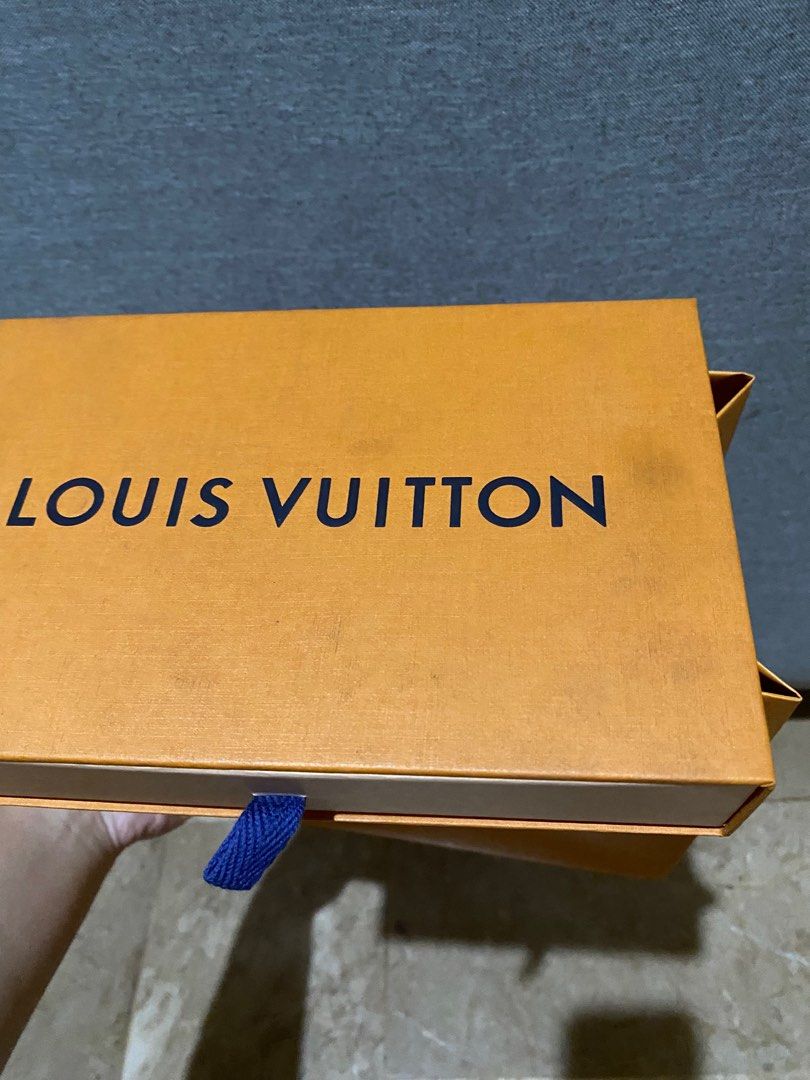 AUTH LV BOX & PAPERBAG SET FOR WALLET/TWILLY/ACCESSORIES (Category: Luxury Bags & Wallets) located in Las Pinas. Submitted by cc.decluttering (Listing ID 1316877626, Image 2). Description: Fixed price With minimal stains due to storage MOP: Gcash MOD: Grab/lalamove/J&T (for small items) - buyer will shoulder delivery fee .