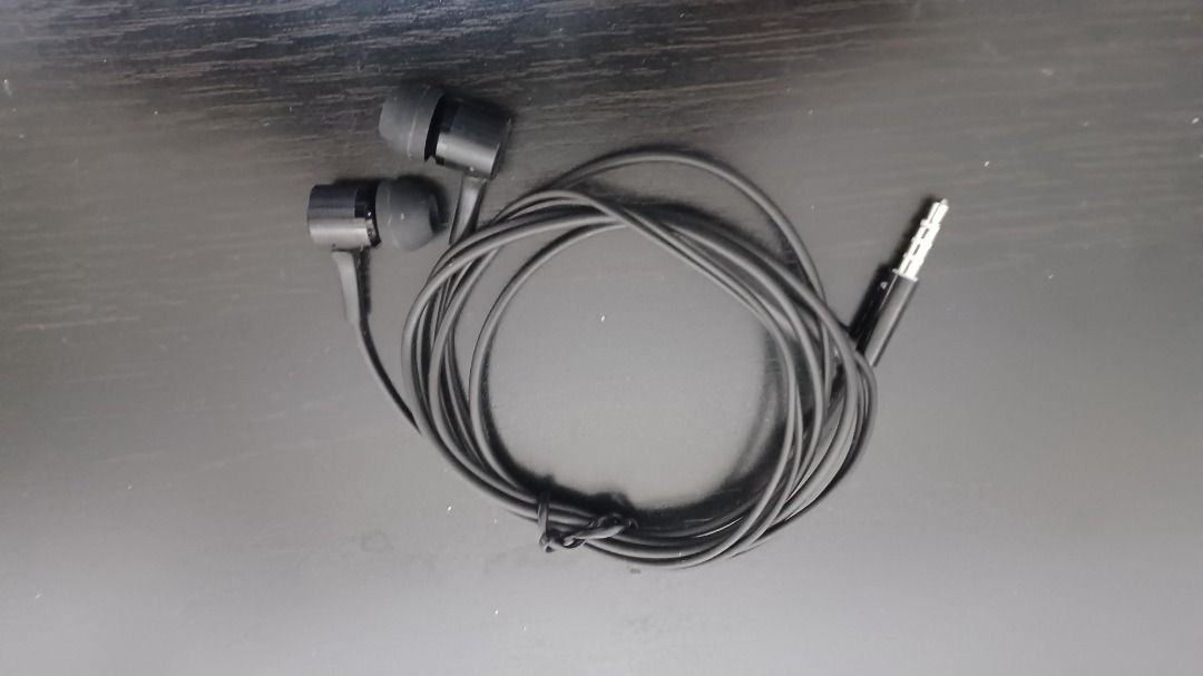 Brand New basic quality earpiece 6