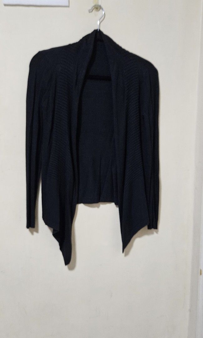 Black / Gray Cardigan (preloved) FREE SIZE (Category: Longsleeves) located in Pasig City. Submitted by declutteringcart (Listing ID 1327552636, Image 2). Description: Black / Gray Cardigan (preloved) FREE SIZE PRICE: PHP125 each or PHP200 for both **last price posted (no more haggling please if getting 1 item only) **discount only when getting 2 or more items from the listing BRAND: No Brand SIZE: Free size CONDITION: 8/10 *kindly manage expectat