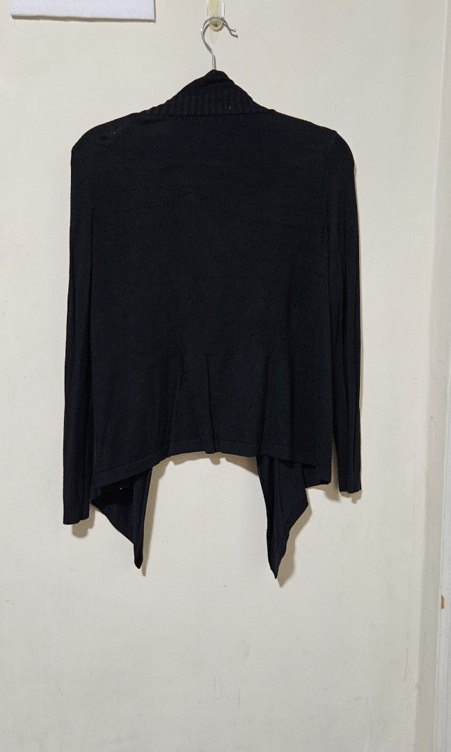 Black / Gray Cardigan (preloved) FREE SIZE (Category: Longsleeves) located in Pasig City. Submitted by declutteringcart (Listing ID 1327552636, Image 3). Description: Black / Gray Cardigan (preloved) FREE SIZE PRICE: PHP125 each or PHP200 for both **last price posted (no more haggling please if getting 1 item only) **discount only when getting 2 or more items from the listing BRAND: No Brand SIZE: Free size CONDITION: 8/10 *kindly manage expectat