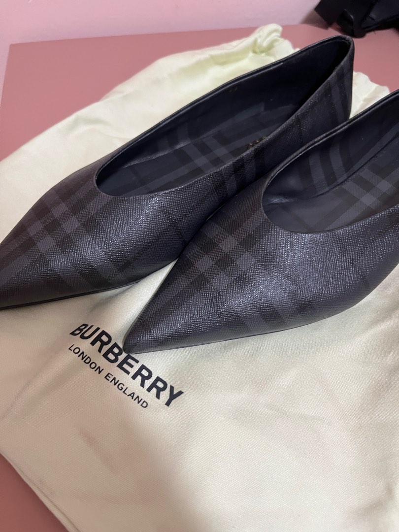 Burberry pointed flats online