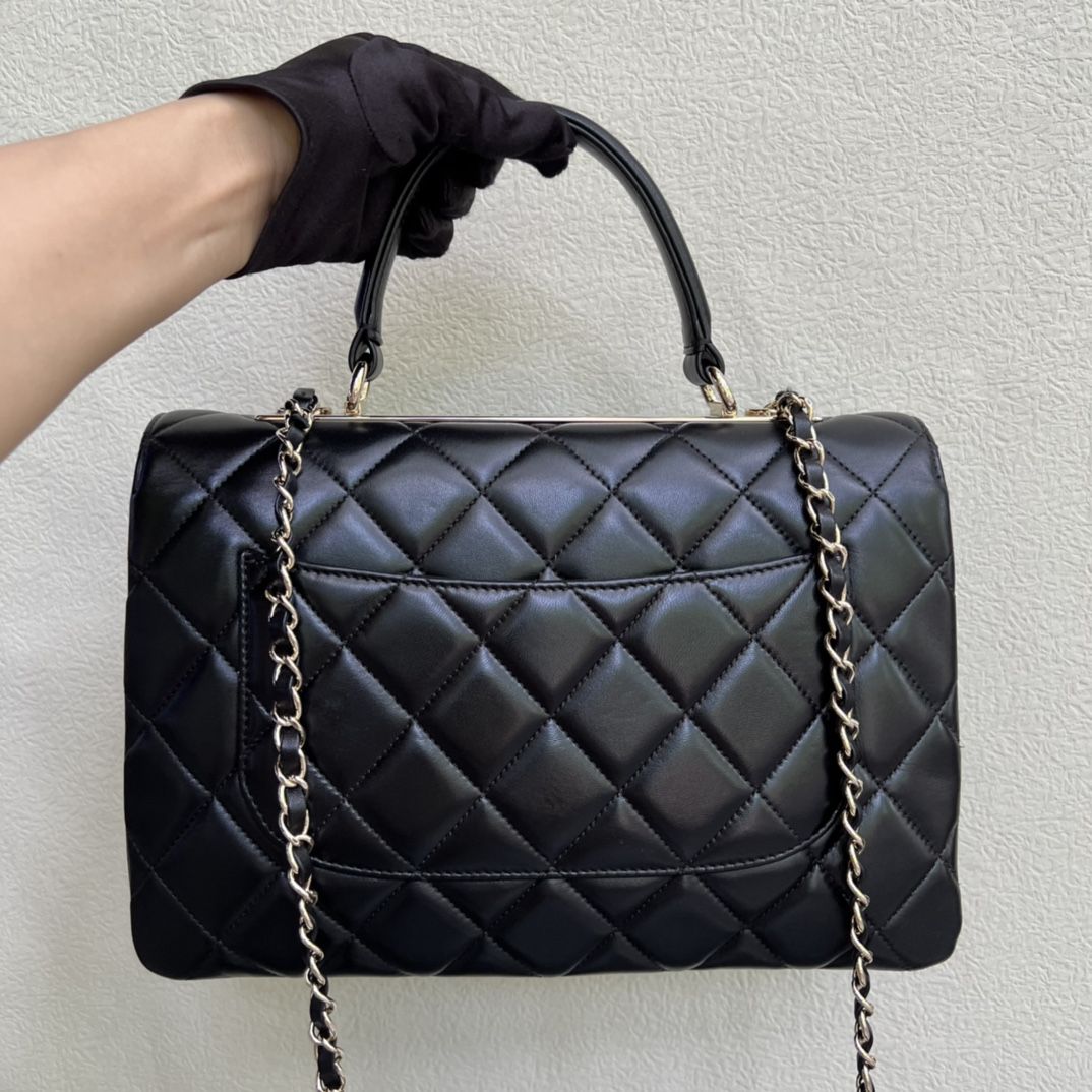 Cc handbag store